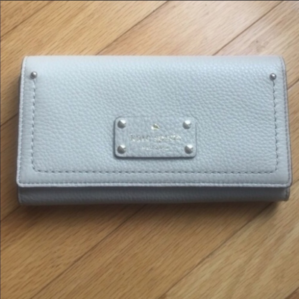 Kate spade NWT caviar leather beige wallet